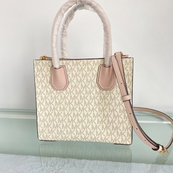 Michael Kors  Messenger Crossbody Bag - Picture 2 of 7